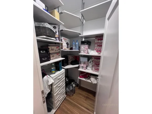Tirane, jepet me qera apartament+verande | Penthouse 3+1+Aneks+Ballkon Kati 5, 210 m² 2.500 € (Ministria e Drejtesise)