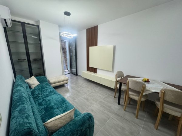 Tirane, jepet me qera apartament 1+1 Kati 2, 65 m² 650 € 