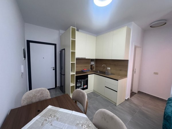 Tirane, jepet me qera apartament 1+1 Kati 2, 65 m² 650 € 