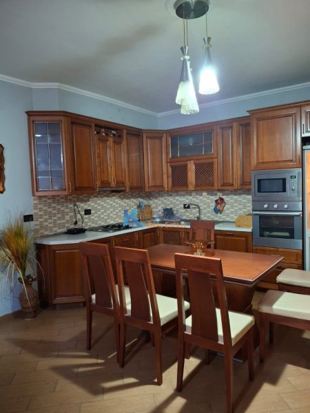 Tirane, jap me qera apartament 2+1+Ballkon Kati 2, 103 m² 520 € (Astir, prane bar Bohem)