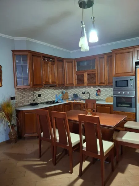 Tirane, jap me qera apartament 2+1+Ballkon Kati 2, 103 m² 520 € (Astir, prane bar Bohem)