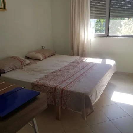 Tirane, shitet apartament 1+1 Kati 4, 85.000 € 