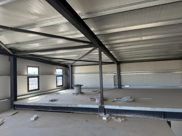 Tirane, jepet me qera ambjent biznesi Kati 0, 1.100 m² 3.500 € (Vaqarr)