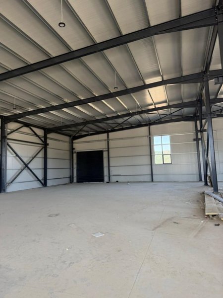 Tirane, jepet me qera ambjent biznesi Kati 0, 1.100 m² 3.500 € (Vaqarr)