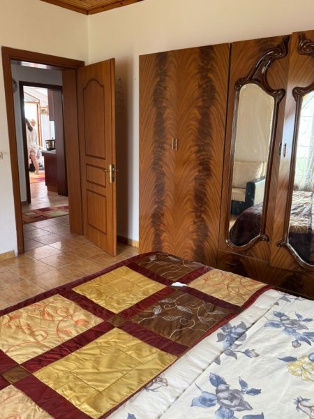 Tirane, jepet me qera apartament 3+1 Kati 4, 450 € 