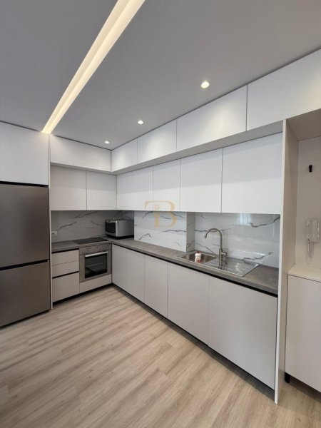 Tirane, jepet me qera apartament 1+1 Kati 3, 63 m² 700 € 