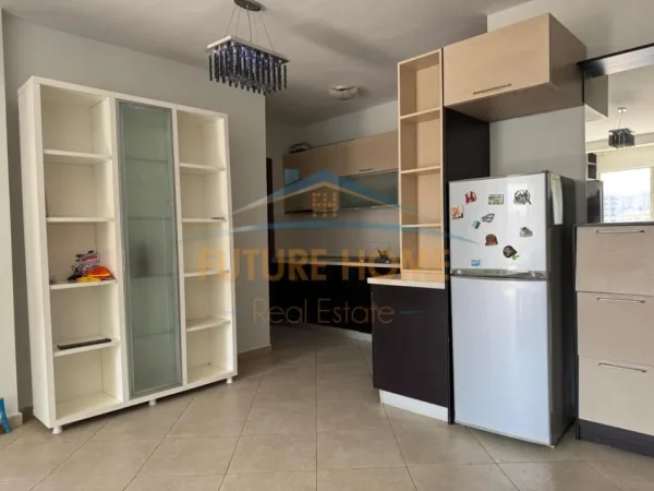 Tirane, jepet me qera apartament 2+1 Kati 6, 80 m² 600 € (Fusha e Aviacjonit)