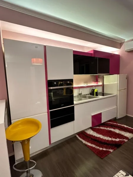 Tirane, jepet me qera apartament 1+1 Kati 1, 75 m² 650 € 