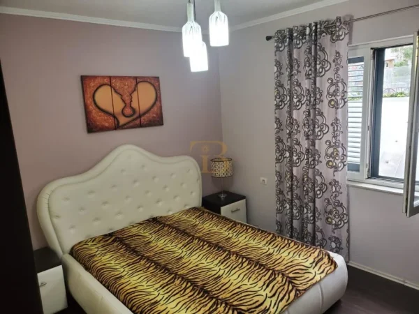 Tirane, jepet me qera apartament 1+1 Kati 1, 75 m² 650 € 