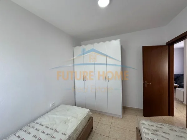 Tirane, jepet me qera apartament 2+1 Kati 4, 83 m² 700 € (Fusha Aviacjonit)