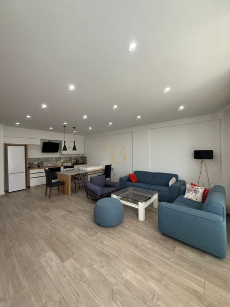 Tirane, jepet me qera apartament duplex 2+1 , 125 m² 1.500 € 