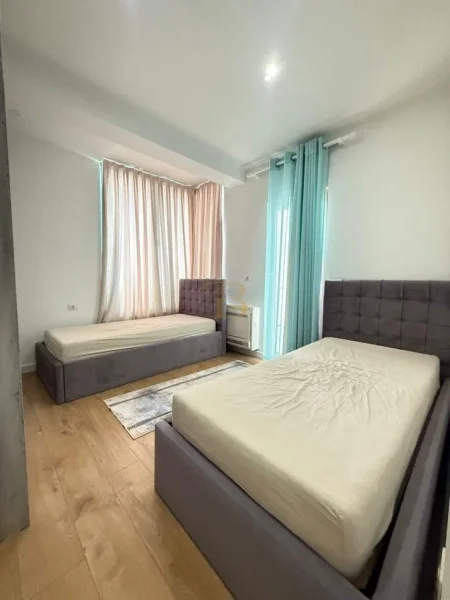 Tirane, jepet me qera apartament duplex 2+1 , 125 m² 1.500 € 