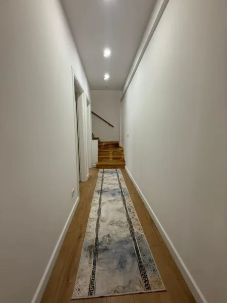 Tirane, jepet me qera apartament duplex 2+1 , 125 m² 1.500 € 