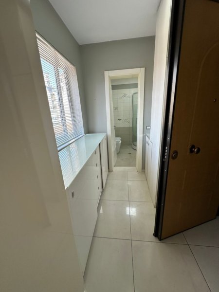 Tirane, jepet me qera apartament 3+1 , 120 m² 700 € 