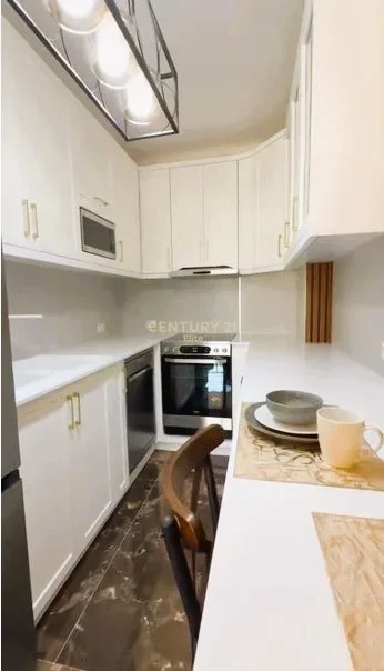 Tirane, jepet me qera apartament 1+1+Aneks+Ballkon Kati 8, 70 m² 800 € 