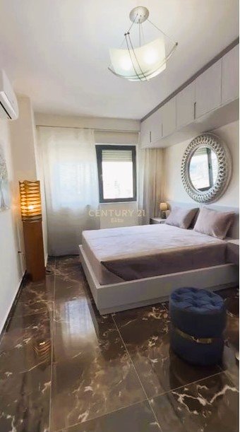 Tirane, jepet me qera apartament 1+1+Aneks+Ballkon Kati 8, 70 m² 800 € 