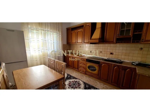 Tirane, jepet me qera shtepi 2 Katshe Kati 0, 227 m² 650 € (Neom125081)