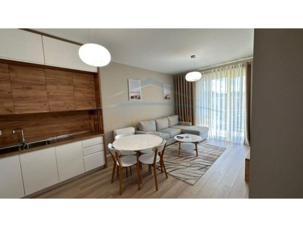 Tirane, jepet me qera apartament 1+1+Ballkon Kati 6, 76 m² 500 € (Grand Gallery)