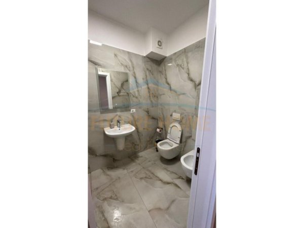 Tirane, jepet me qera apartament 1+1+Ballkon Kati 6, 76 m² 500 € (Grand Gallery)