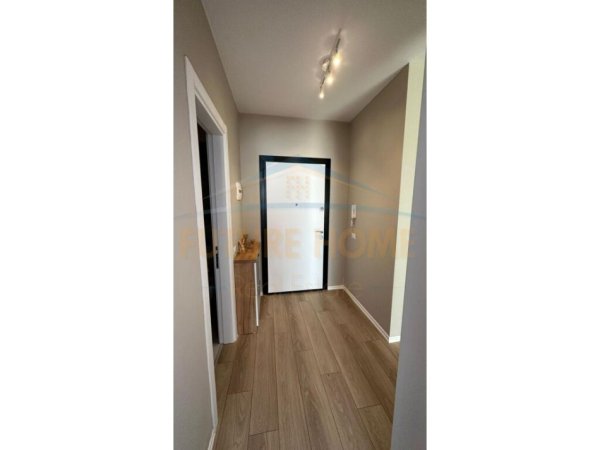 Tirane, jepet me qera apartament 1+1+Ballkon Kati 6, 76 m² 500 € (Grand Gallery)