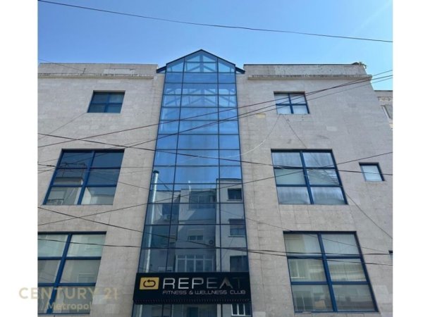 Tirane, shitet dyqan Kati 1, 49 m² 95.000 € (Sheshi Willson)