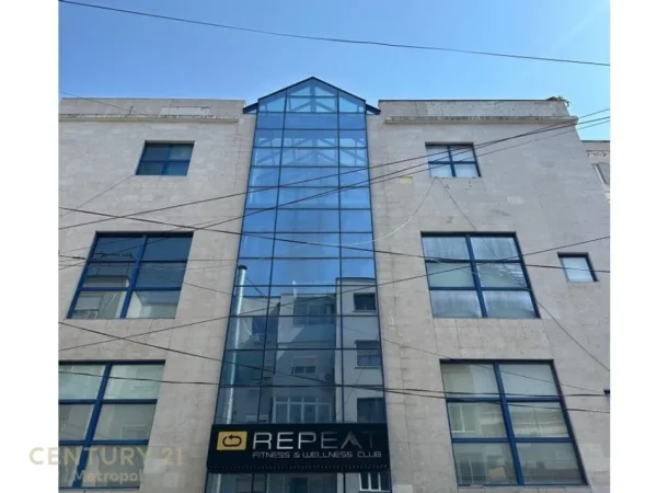 Tirane, shitet dyqan Kati 1, 49 m² 95.000 € (Sheshi Willson)