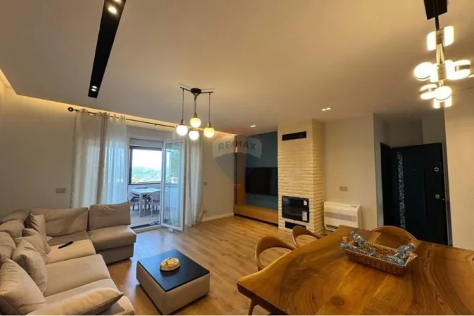 Tirane, jepet me qera apartament 3+1 , 130 m² 1.500 € (Rezidenca FZ)