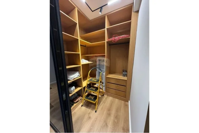 Tirane, jepet me qera apartament 3+1 , 130 m² 1.500 € (Rezidenca FZ)