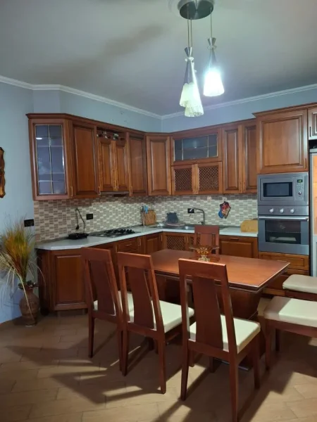 jepet me qera apartament 2+1, Kati 3, 103 m²  50,000 LEK(Astir)
