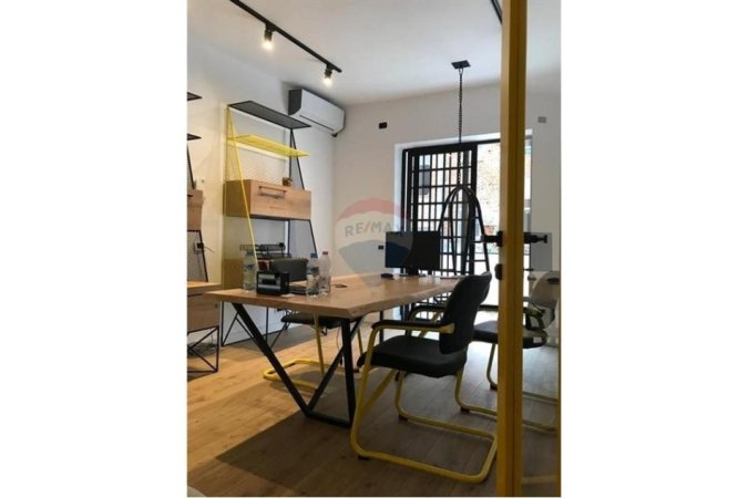 Tirane, jepet me qera zyre , 110 m² 1.000 € 