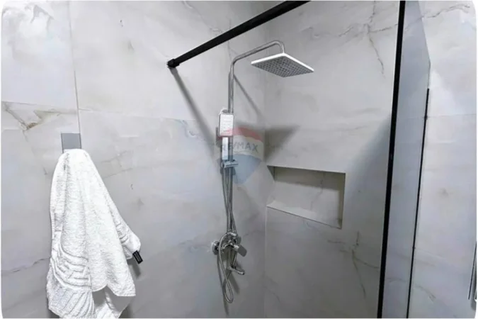 Tirane, jepet me qera 2+1 , 75 m² 900 € 