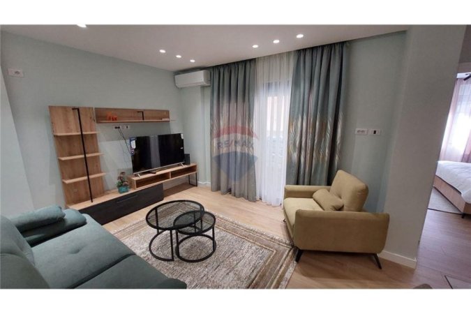Tirane, jepet me qera apartament 1+1 Kati 3, 63 m² 625 € (Rruga Adem Sina, Vilat Forest)