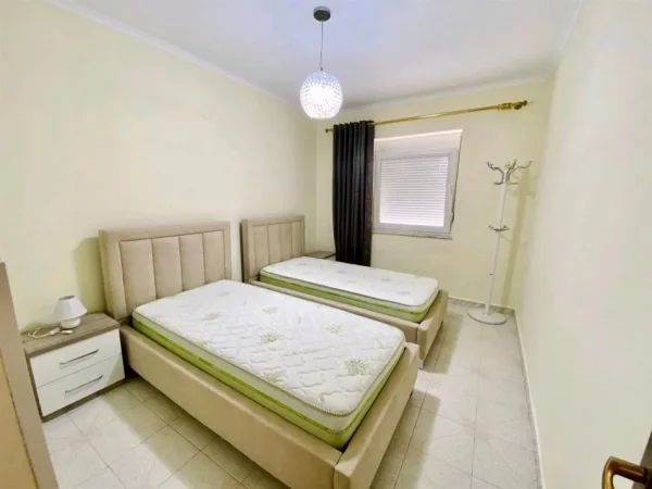 Tirane, jepet me qera apartament 2+1+Ballkon Kati 2, 85 m² 650 € (Rruga Fortuzi)