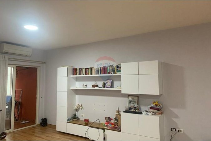 Tirane, jepet me qera apartament 2+1 , 115 m² 550 € 