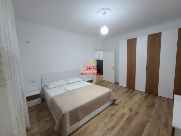 Vlore, jepet me qera apartament 1+1+Ballkon Kati 9, 70 m² 400 € (Rruga Murat Tërbaçi)