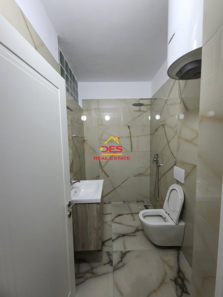 Vlore, jepet me qera apartament 1+1+Ballkon Kati 9, 70 m² 400 € (Rruga Murat Tërbaçi)