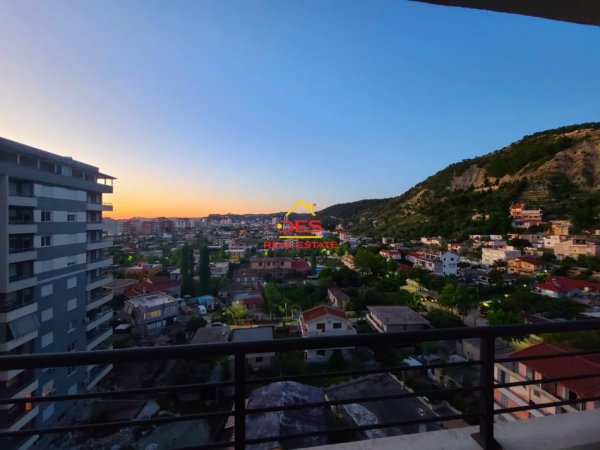 Vlore, jepet me qera apartament 1+1+Ballkon Kati 9, 70 m² 400 € (Rruga Murat Tërbaçi)