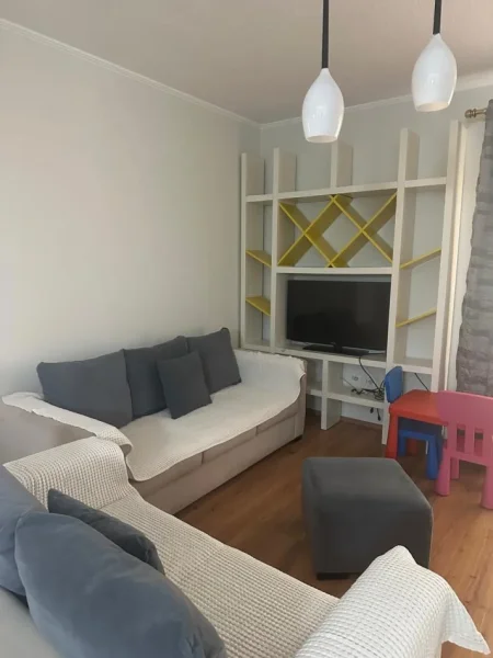 Tirane, jepet me qera apartament 2+1 Kati 3, 710 € 