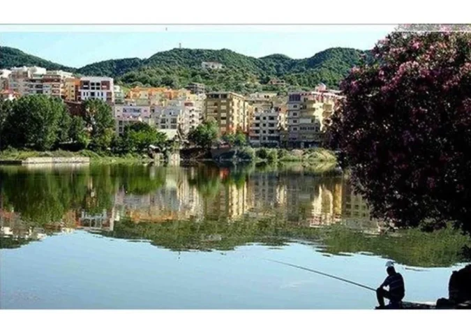 Tirane, jepet me qera zyre , 1.100 € 