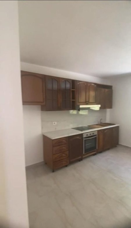 Tirane, jepet me qera apartament 1+1 Kati 1, 210 € 