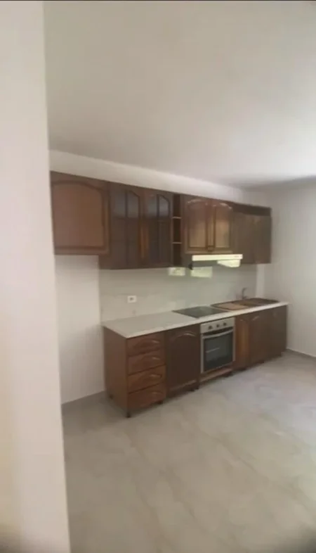 Tirane, jepet me qera apartament 1+1 Kati 1, 210 € 