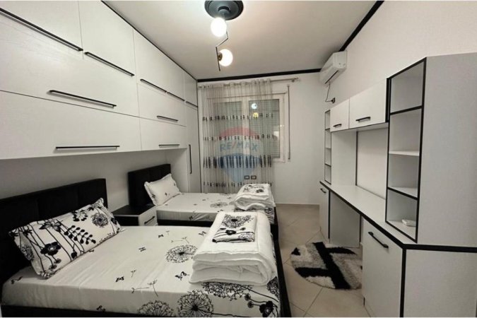 Tirane, jepet me qera apartament 2+1 Kati 2, 111 m² 750 € 