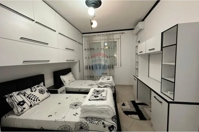 Tirane, jepet me qera apartament 2+1 Kati 2, 111 m² 750 € 