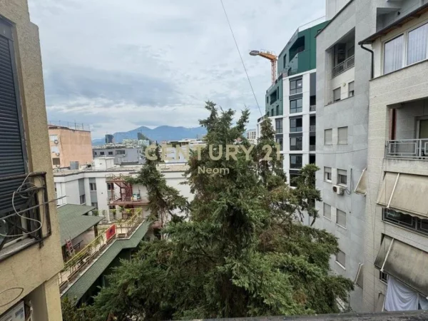 Tirane, jepet me qera apartament 2+1+Aneks+Ballkon Kati 5, 99 m² 850 € (Neom125538)