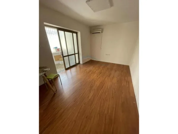 Tirane, jepet me qera ambjent biznesi Kati 0, 130 m² 1.000 € (Myslym Shyri, Tiranë)