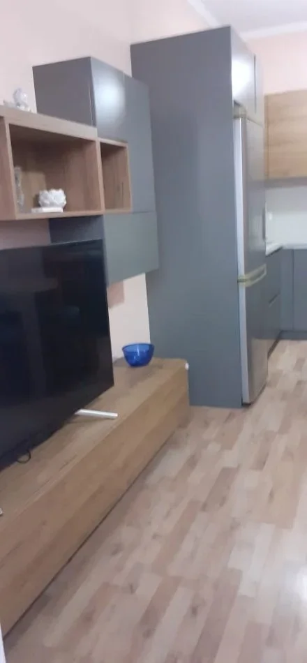 Tirane, jepet me qera Kati 3, 70 m² 610 € 