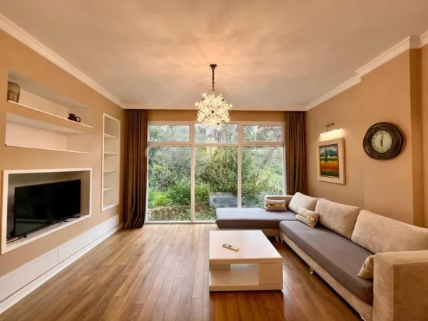 Tirane, jepet me qera apartament 2+1 Kati 3, 110 m² 850 € (Liqeni thate)