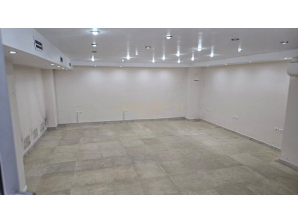 Tirane, jepet me qera ambjent biznesi Kati 0, 60 m² 450 € (Brryl)
