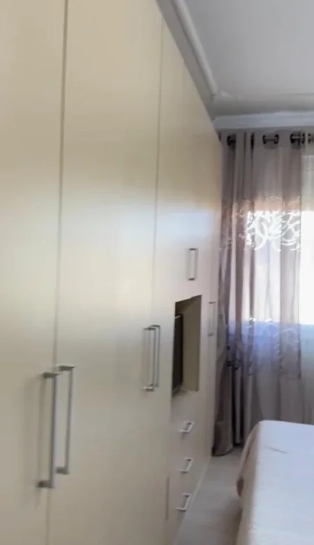 Tirane, jepet me qera apartament 2+1+Ballkon Kati 5, 100 m² 600 € (Astir , Kompleksi Fratari)