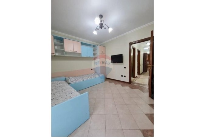 Tirane, shitet apartament 3+1 , 138 m² 295.000 € (Stacioni i Trenit)